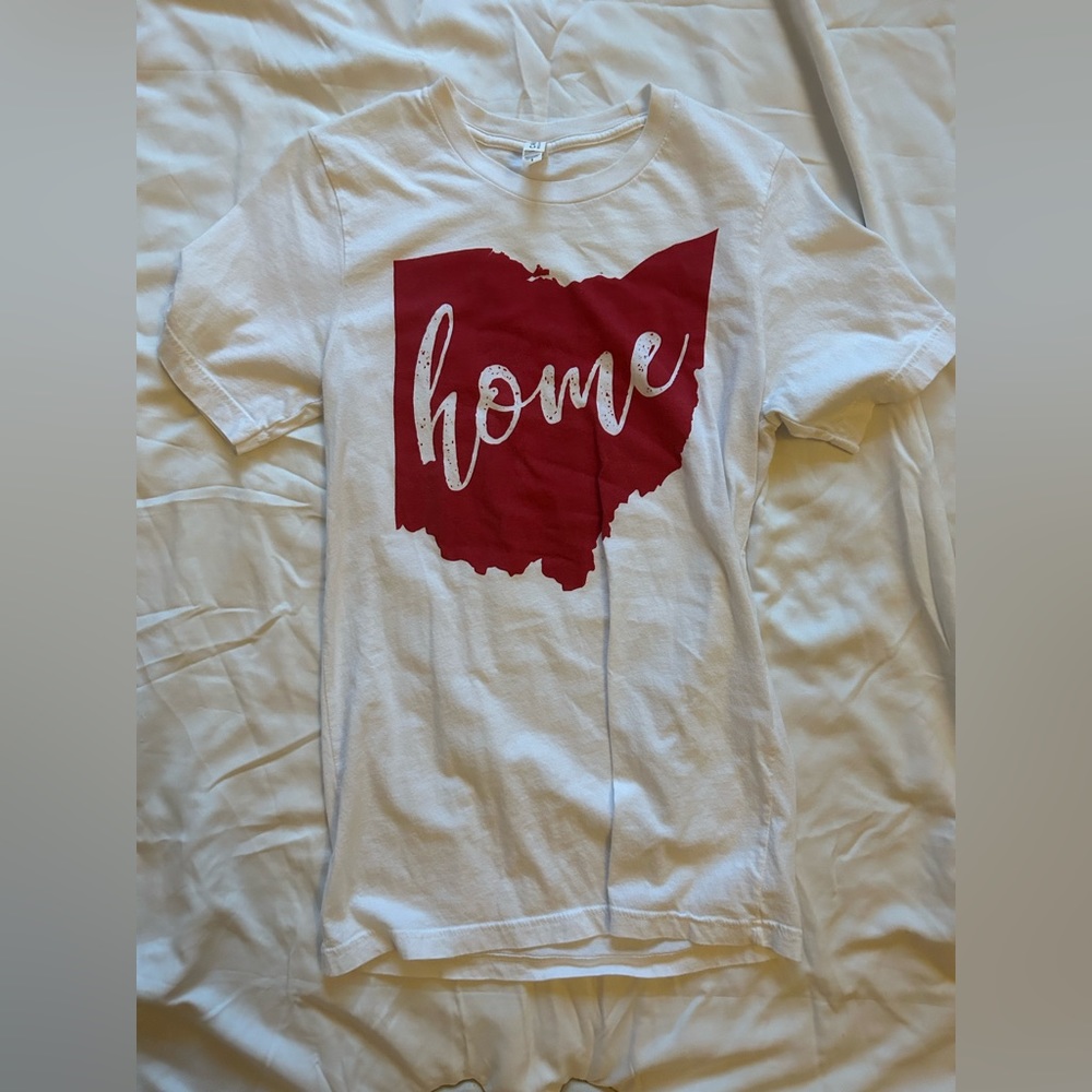 White tee with shape of Ohio